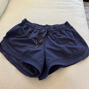 Lululemon short size 6. Navy